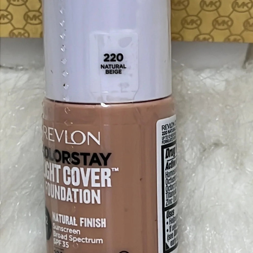 REVLON ColorStay Light Cover Liquid Foundation SPF35 220 Natural Beige